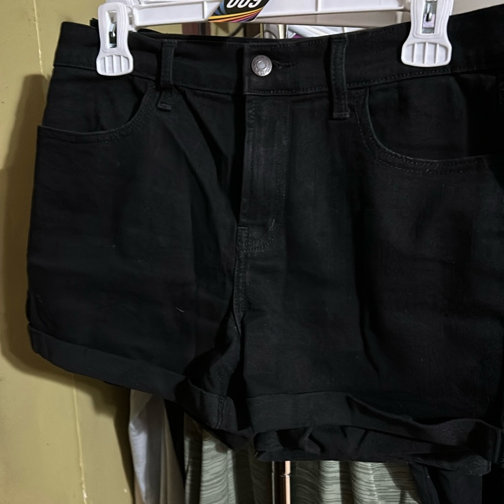 Old Navy Preloved size 6 Black Jean shorts